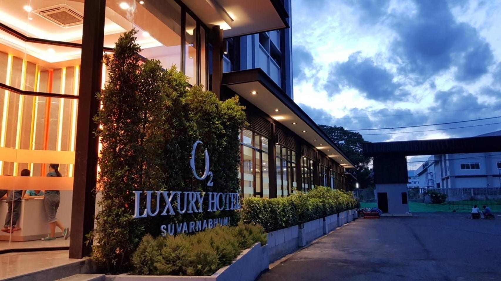 O2 Luxury Hotel Bang Phli Exterior photo