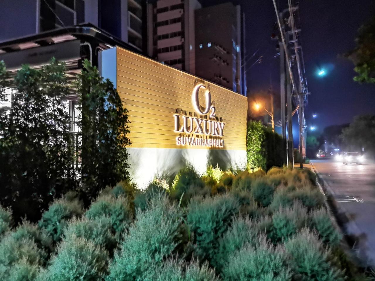 O2 Luxury Hotel Bang Phli Exterior photo